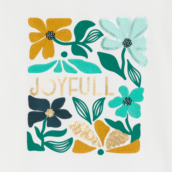 تيشيرت بيج فاتح مزين برسمة زهور باللون الأخضر للفتيات